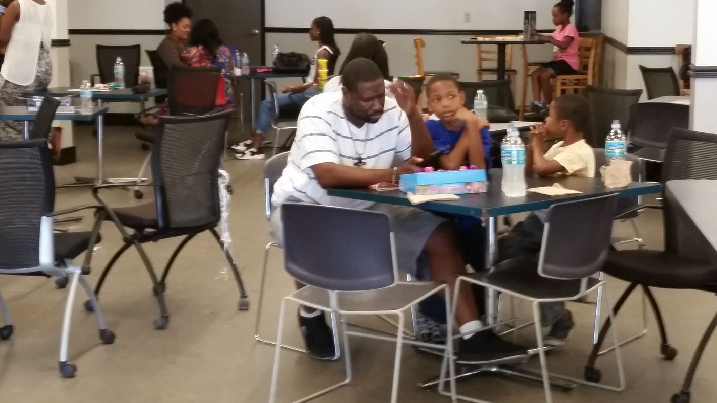 Parents working together in a FreshFamilies session at the Weaver Center